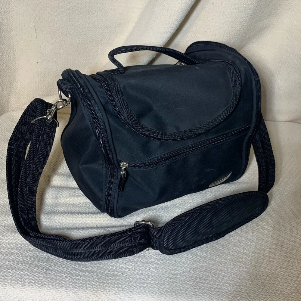 black travel bag for make up or toiletries